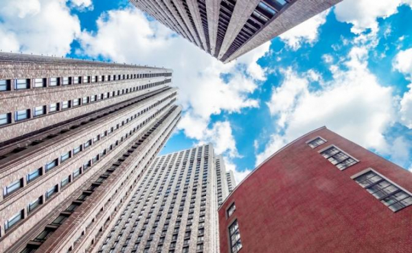 Застройщики-авантюристы надули «индикатор пузыря» до предела, но цены не снижают