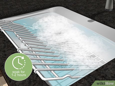 Step 5 Пока паста из соды делает свое дело, почистите решетки.