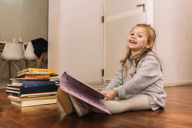 undefinedДля младшего возраста</strong> (0-3 года) подойдут книги с яркими картинками и простыми, понятными сюжетами. Такие издания часто имеют элемент интерактивности, что способствует привлечению внимания маленького читателя. Книги в этой категории помогают детям научиться воспринимать текст на слух, а также развивают их визуальное восприятие.